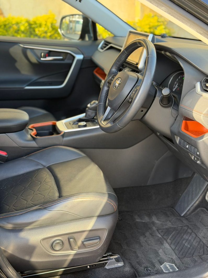 
								Toyota Rav4 Adventure full									