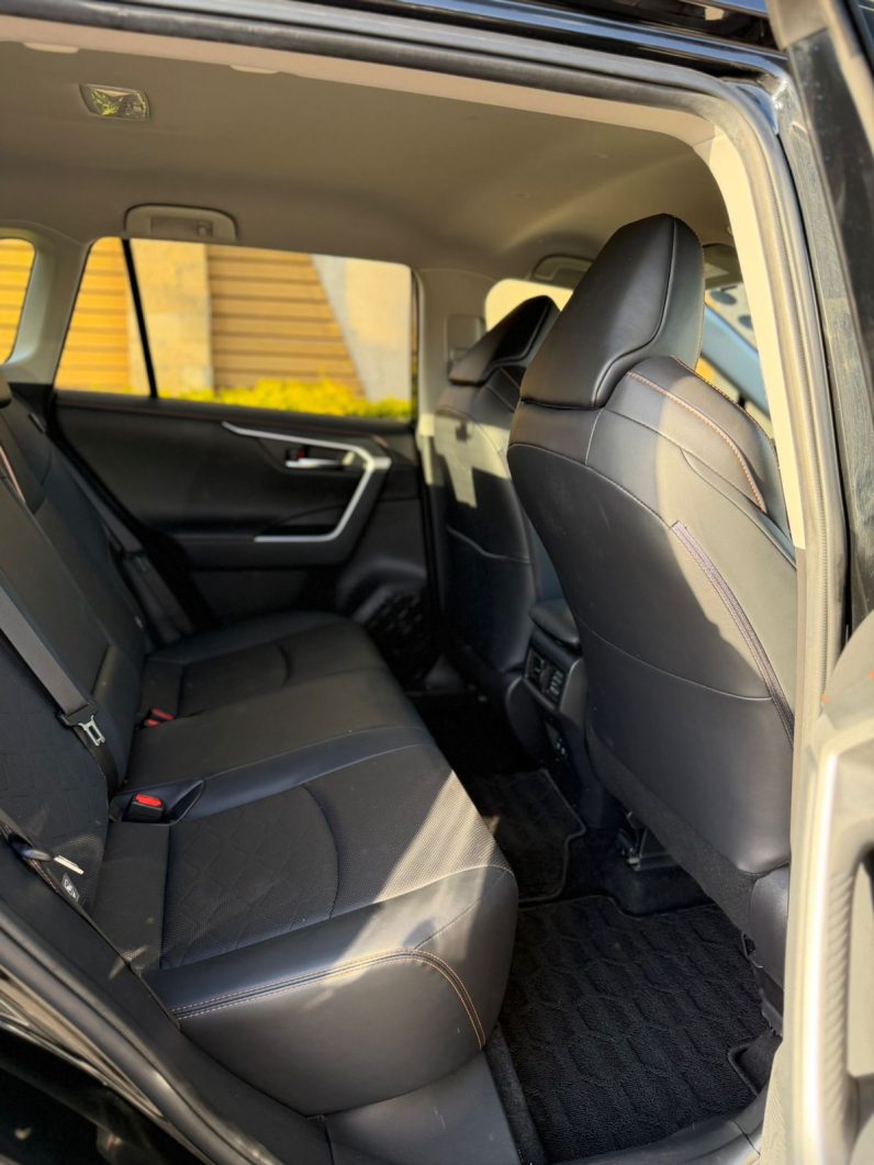 
								Toyota Rav4 Adventure full									