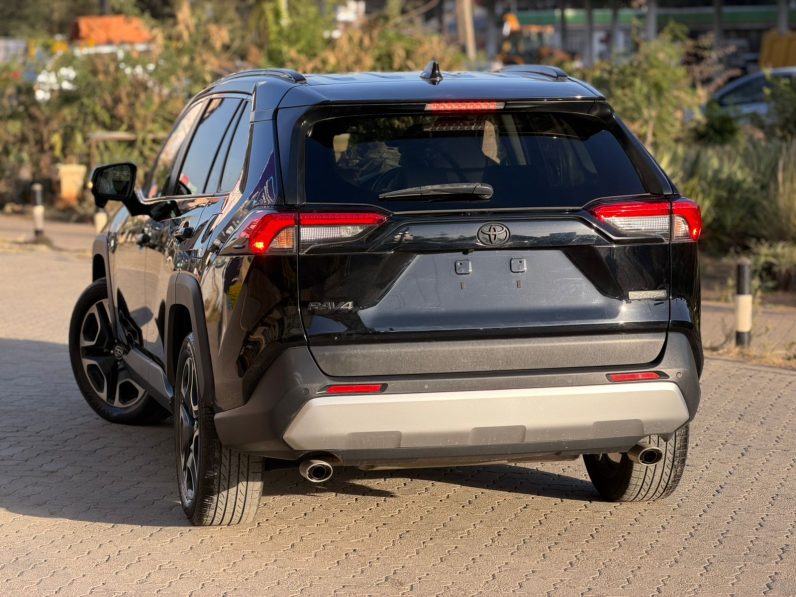 
								Toyota Rav4 Adventure full									