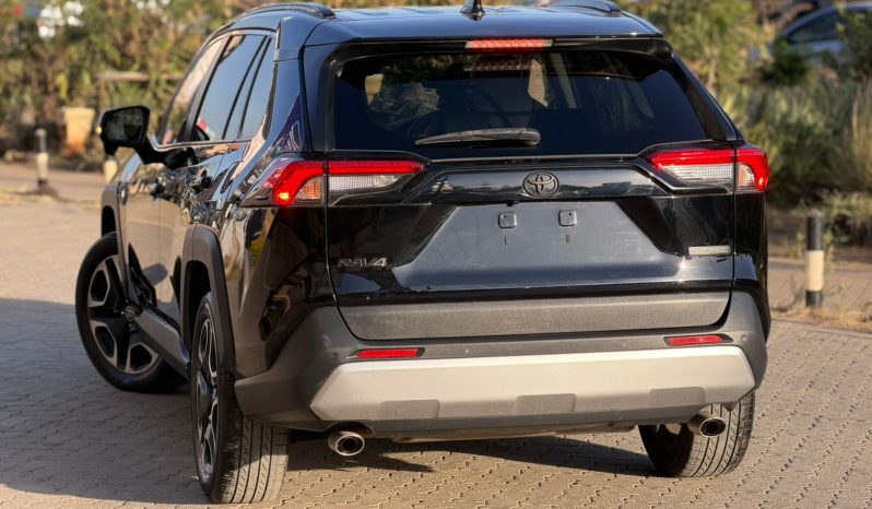 
								Toyota Rav4 Adventure full									