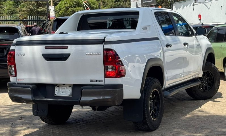 
								Toyota Hilux full									
