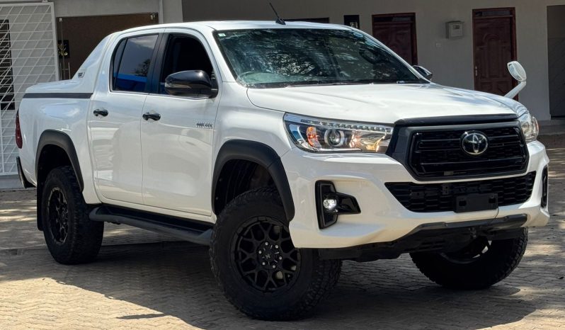 
								Toyota Hilux full									