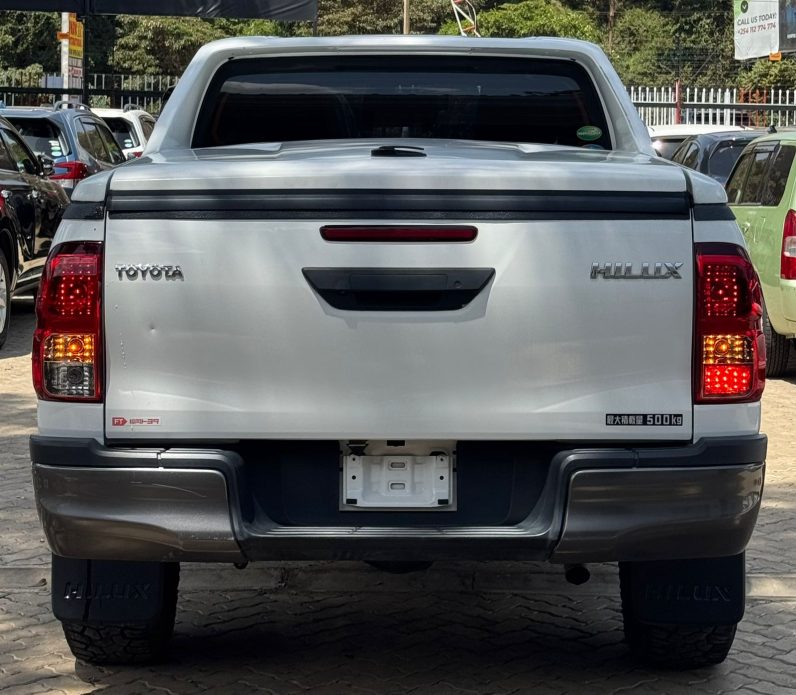 
								Toyota Hilux full									
