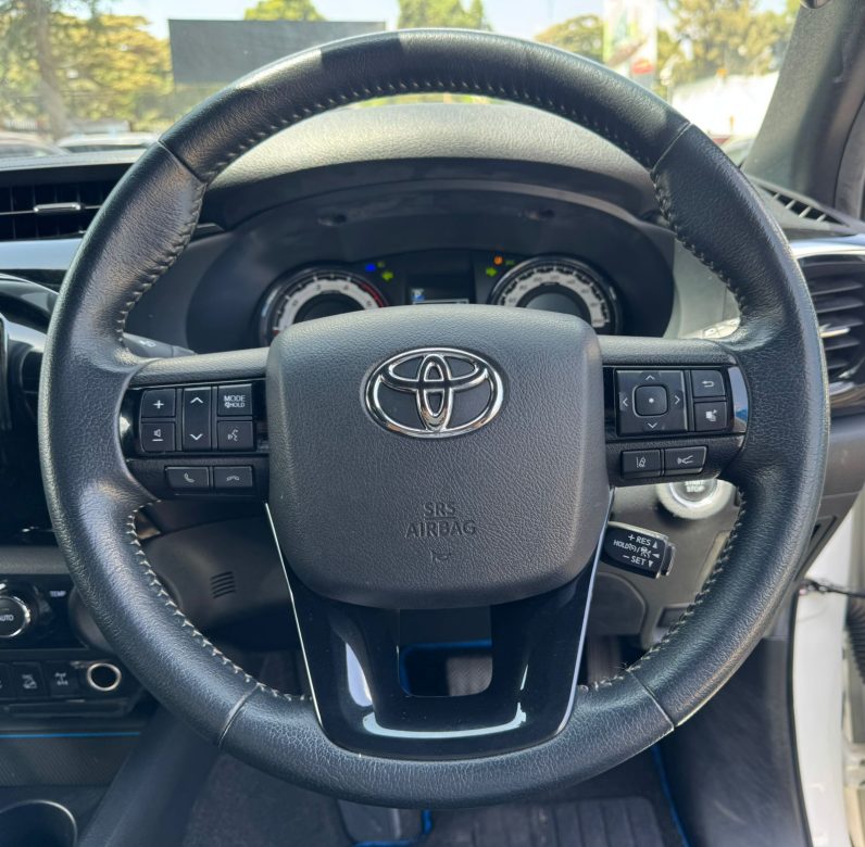 
								Toyota Hilux full									
