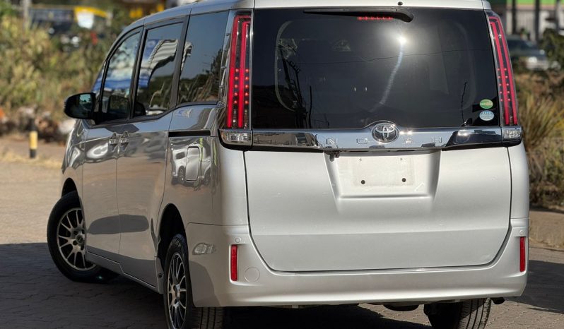 
								Toyota Noah full									