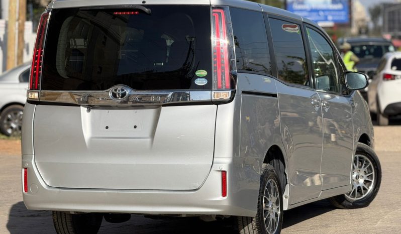 
								Toyota Noah full									