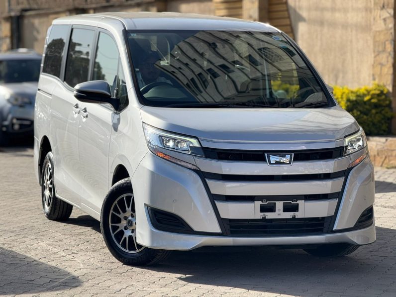 
								Toyota Noah full									