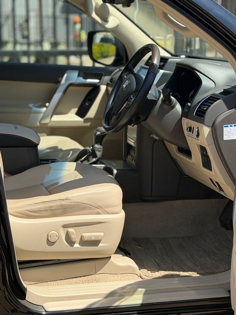 
								Toyota Land Cruiser Prado TXL full									