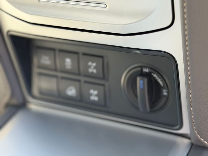 
								Toyota Land Cruiser Prado TXL full									