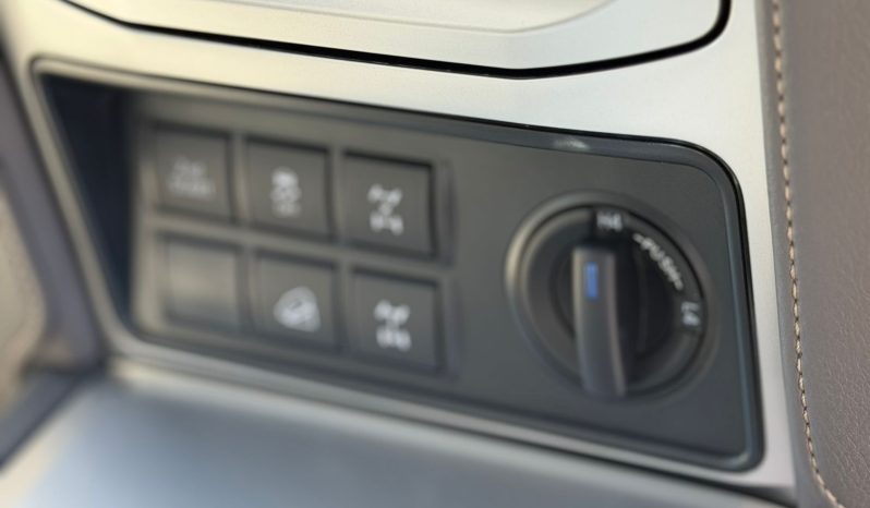 
								Toyota Land Cruiser Prado TXL full									