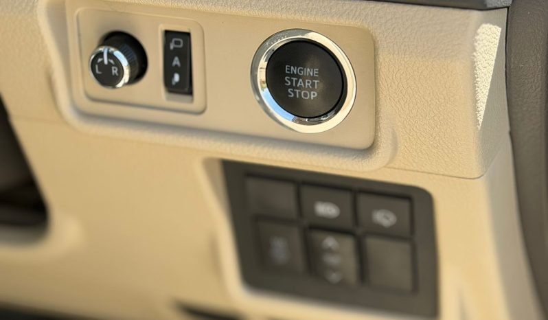 
								Toyota Land Cruiser Prado TXL full									