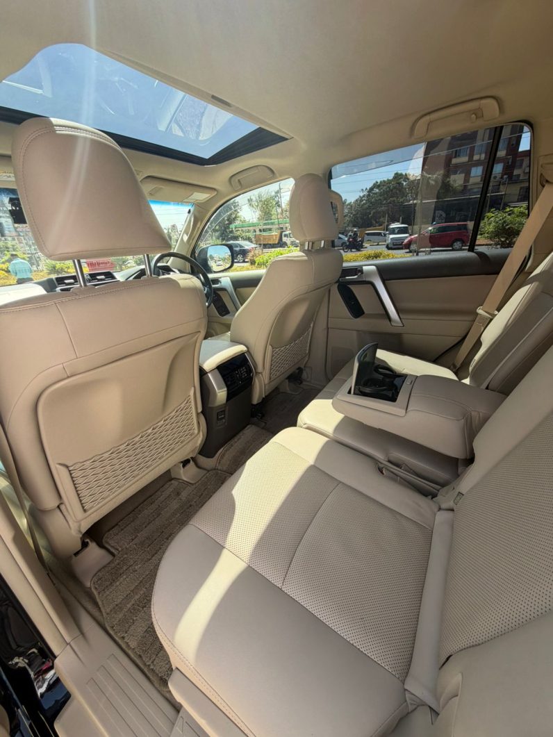 
								Toyota Land Cruiser Prado TXL full									