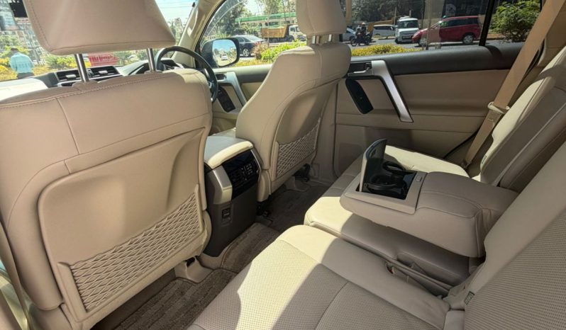 
								Toyota Land Cruiser Prado TXL full									