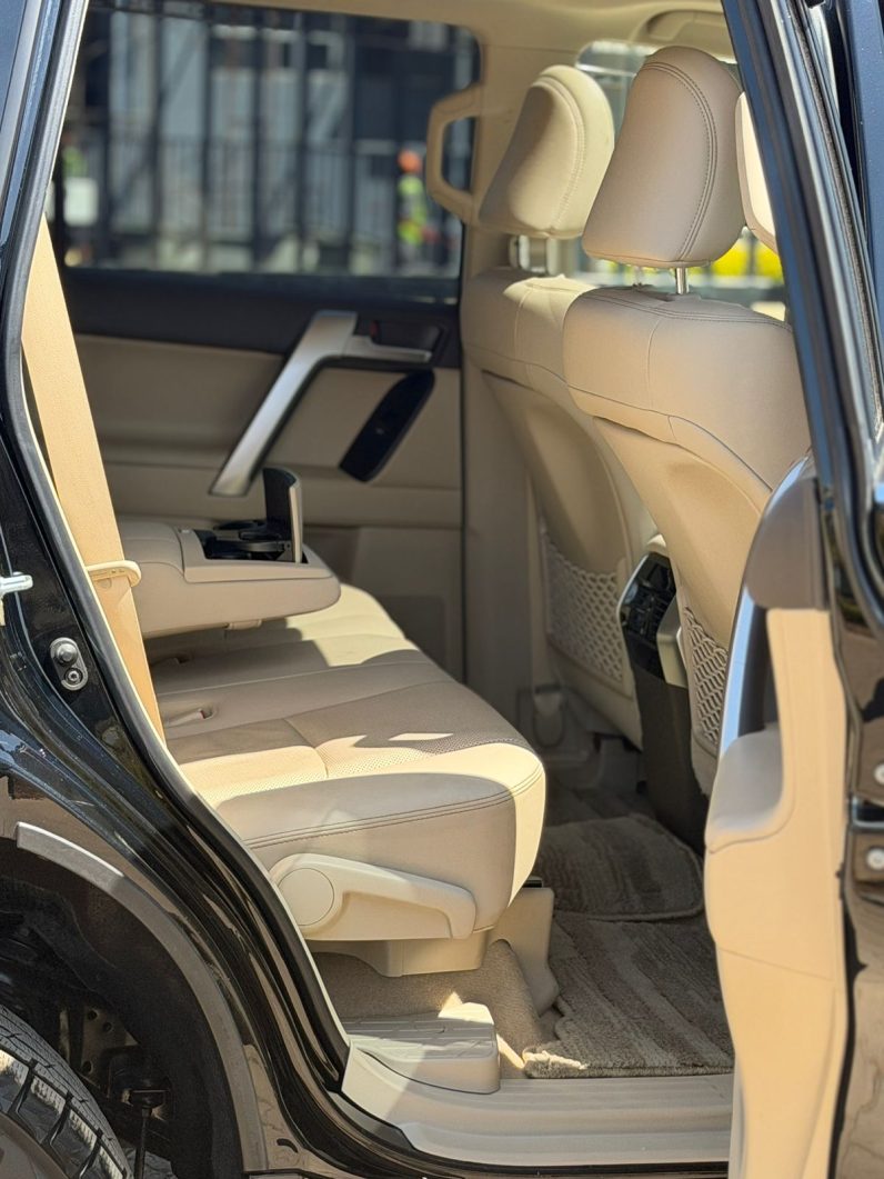 
								Toyota Land Cruiser Prado TXL full									