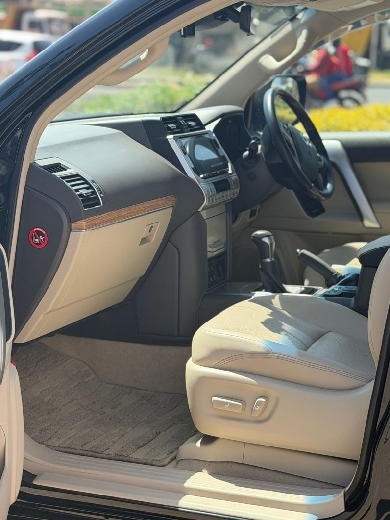 
								Toyota Land Cruiser Prado TXL full									