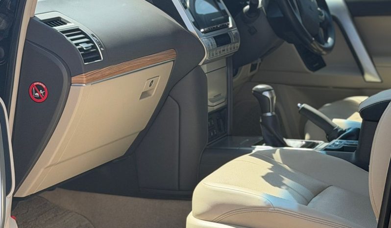 
								Toyota Land Cruiser Prado TXL full									