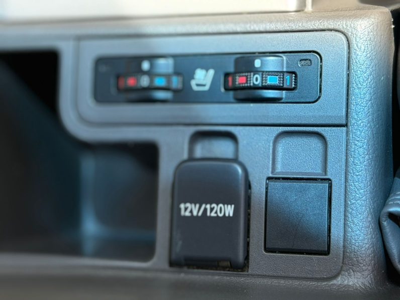 
								Toyota Land Cruiser Prado TXL full									