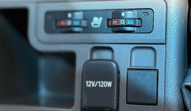 
								Toyota Land Cruiser Prado TXL full									