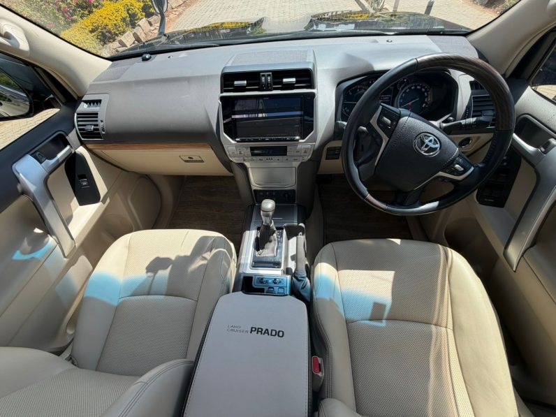 
								Toyota Land Cruiser Prado TXL full									