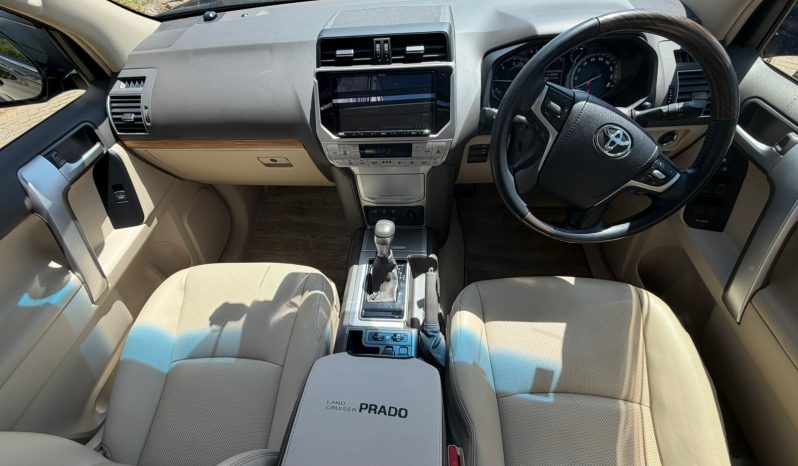 
								Toyota Land Cruiser Prado TXL full									