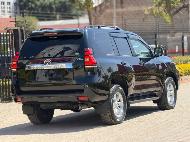 
								Toyota Land Cruiser Prado TXL full									