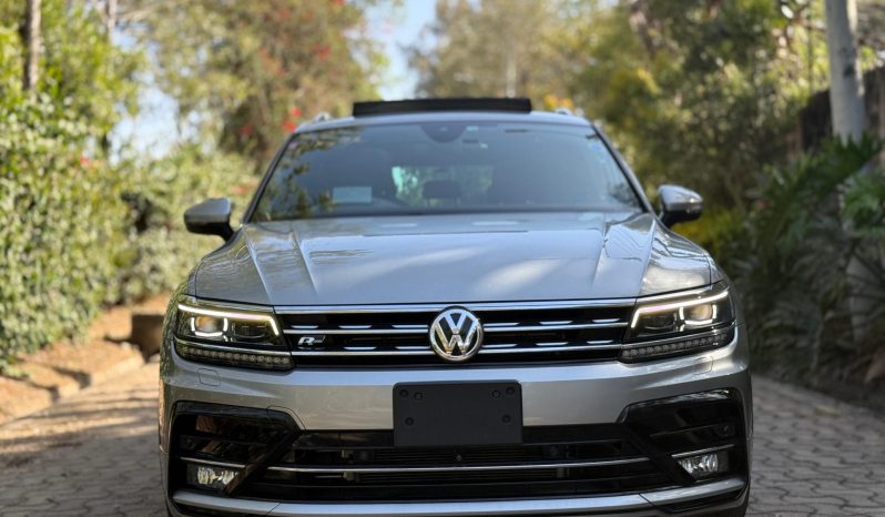 
								Volkswagen Tiguan R-Line full									