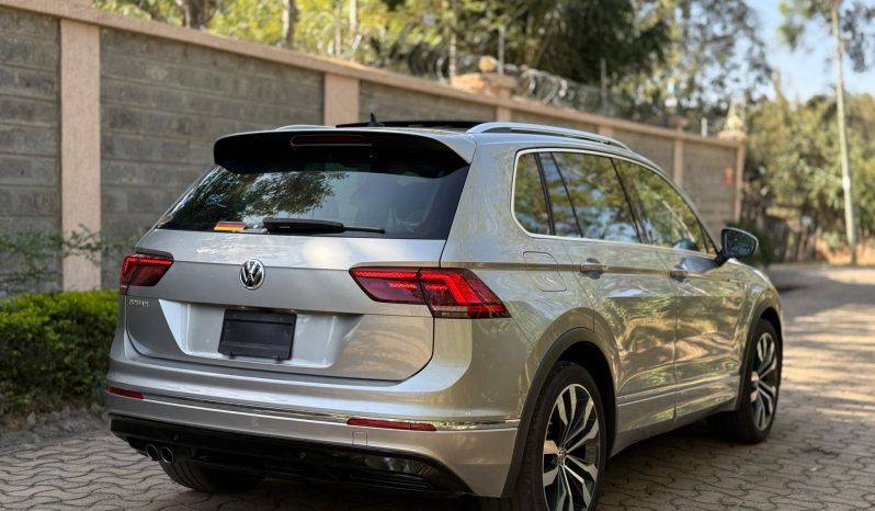 
								Volkswagen Tiguan R-Line full									