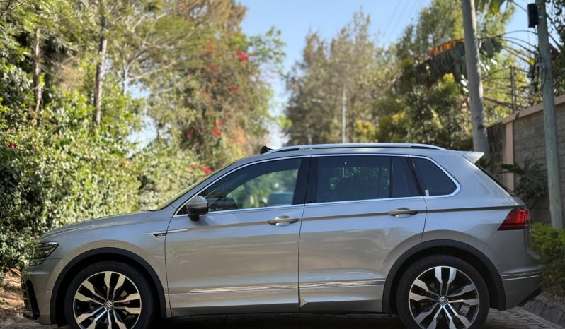 
								Volkswagen Tiguan R-Line full									