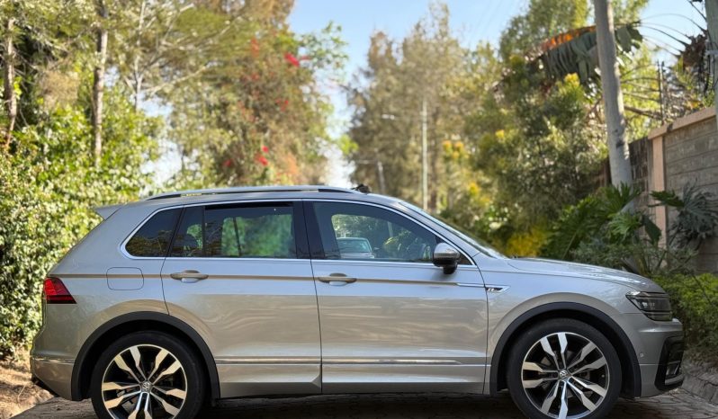 
								Volkswagen Tiguan R-Line full									