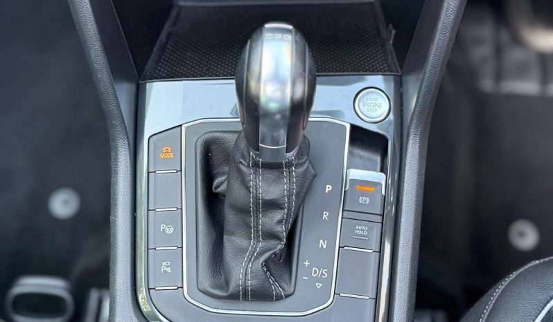 
								Volkswagen Tiguan R-Line full									