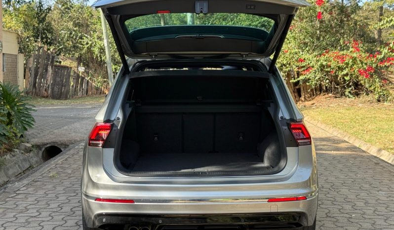 
								Volkswagen Tiguan R-Line full									