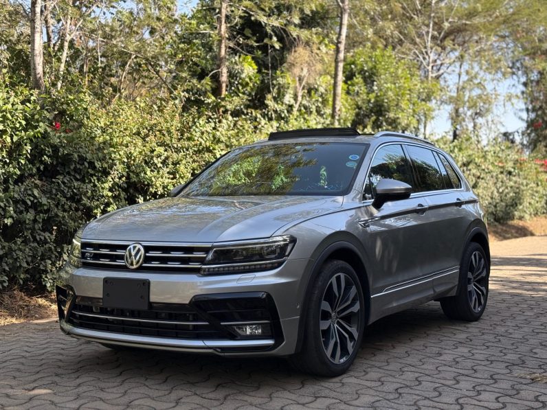 
								Volkswagen Tiguan R-Line full									