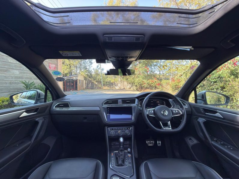 
								Volkswagen Tiguan R-Line full									