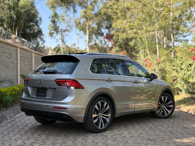 
								Volkswagen Tiguan R-Line full									