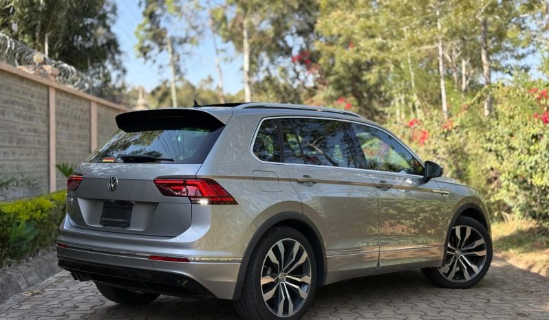 
								Volkswagen Tiguan R-Line full									