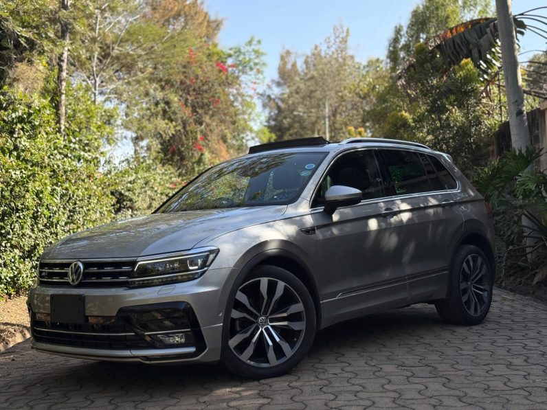 
								Volkswagen Tiguan R-Line full									