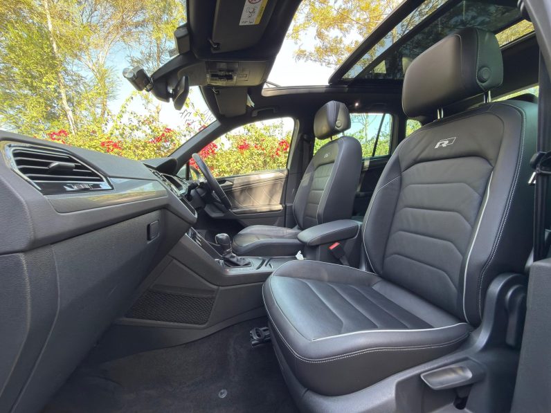 
								Volkswagen Tiguan R-Line full									