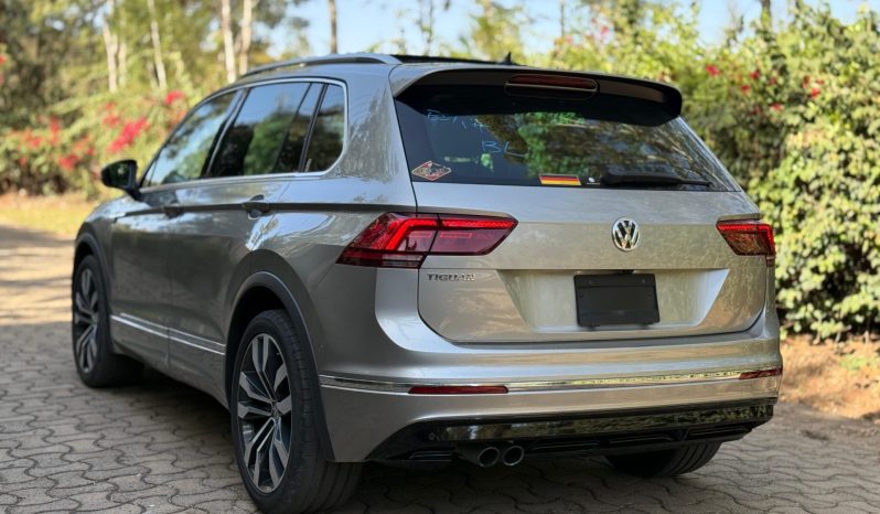 
								Volkswagen Tiguan R-Line full									