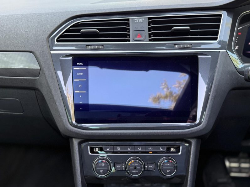 
								Volkswagen Tiguan R-Line full									