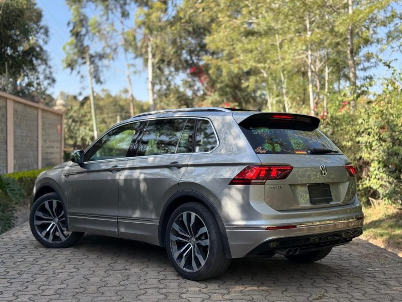 
								Volkswagen Tiguan R-Line full									