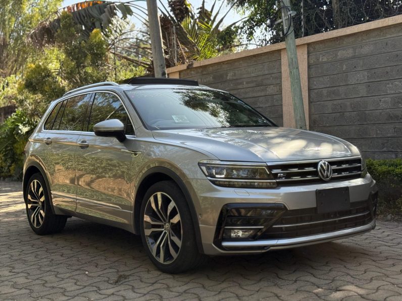 
								Volkswagen Tiguan R-Line full									
