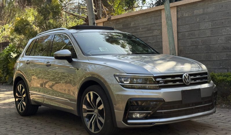 
								Volkswagen Tiguan R-Line full									