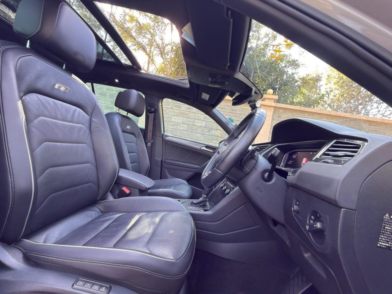 
								Volkswagen Tiguan R-Line full									