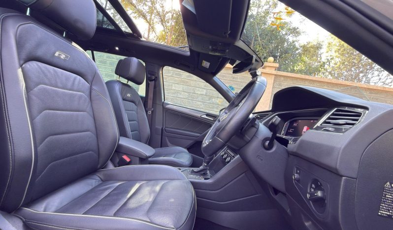 
								Volkswagen Tiguan R-Line full									