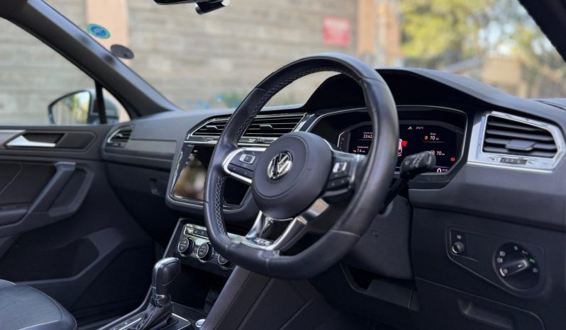 
								Volkswagen Tiguan R-Line full									