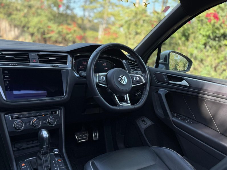 
								Volkswagen Tiguan R-Line full									