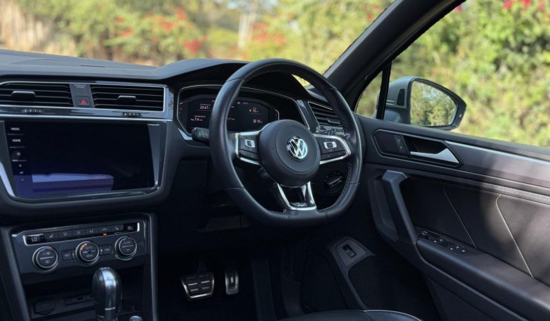 
								Volkswagen Tiguan R-Line full									