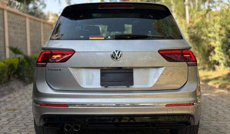 
								Volkswagen Tiguan R-Line full									