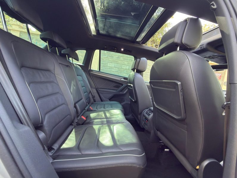 
								Volkswagen Tiguan R-Line full									