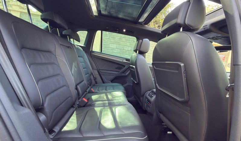 
								Volkswagen Tiguan R-Line full									